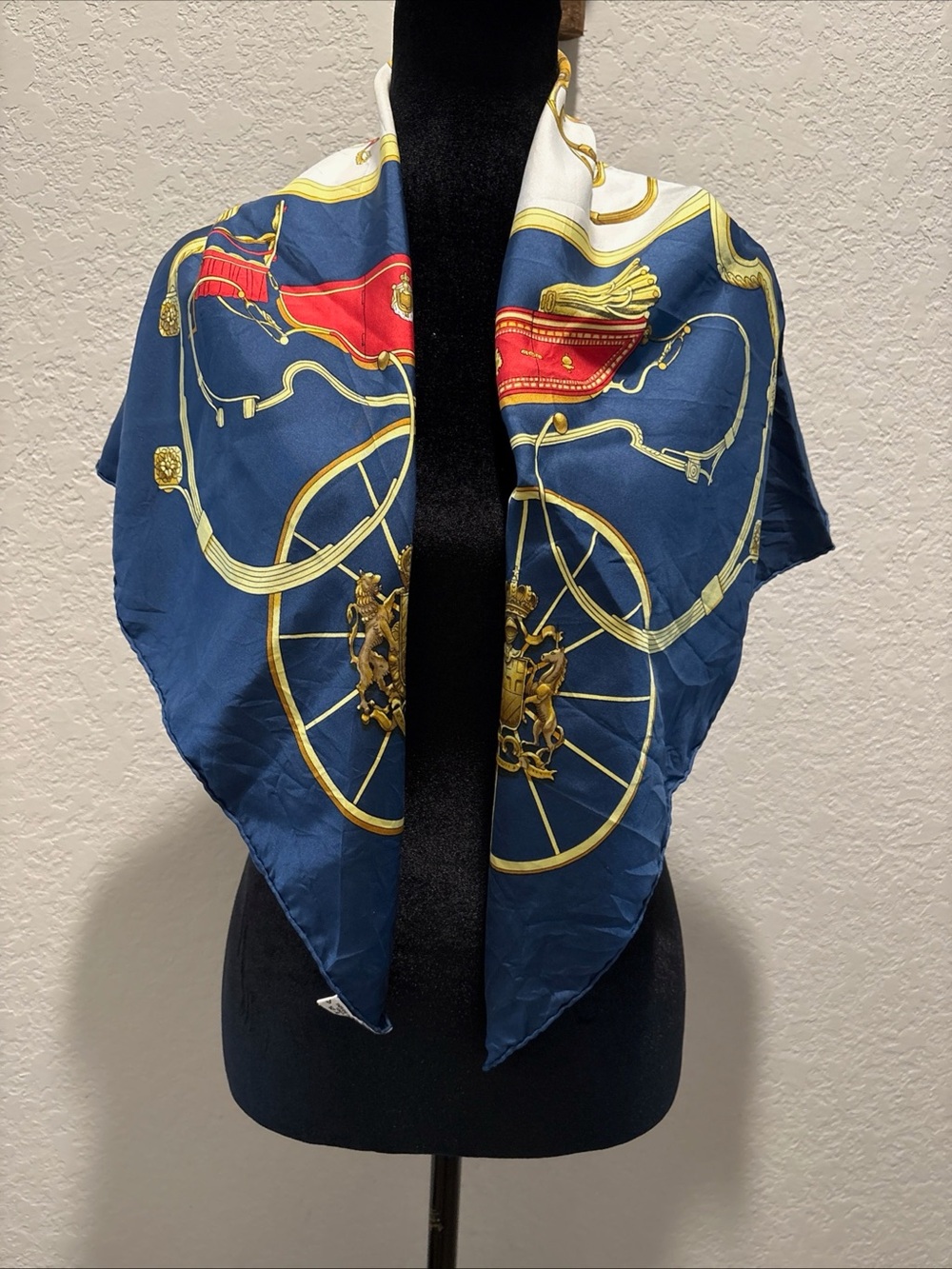 HERMÈS Women's 100% Silk Printed Scarf - Picture 2 of 11
